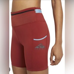NIKE WOMENS EPIC LUX TRAIL SHORTS - XS (New)